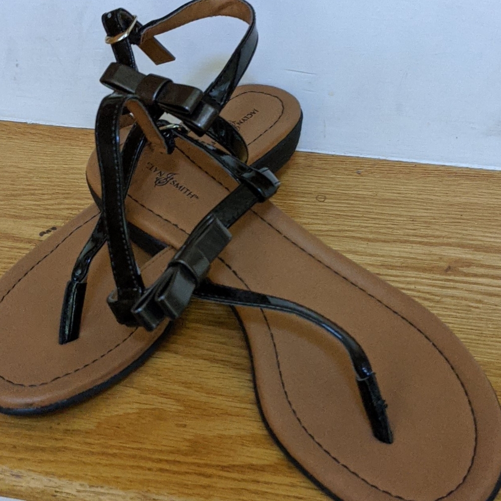 Jaclyn Smith Black Sandals - Picture 2 of 2